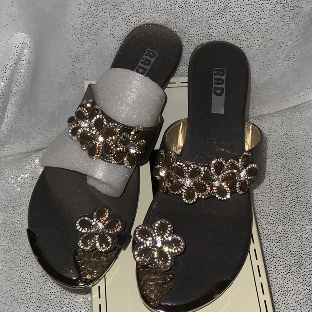 Pewter Bling Sandals. Size 9 New